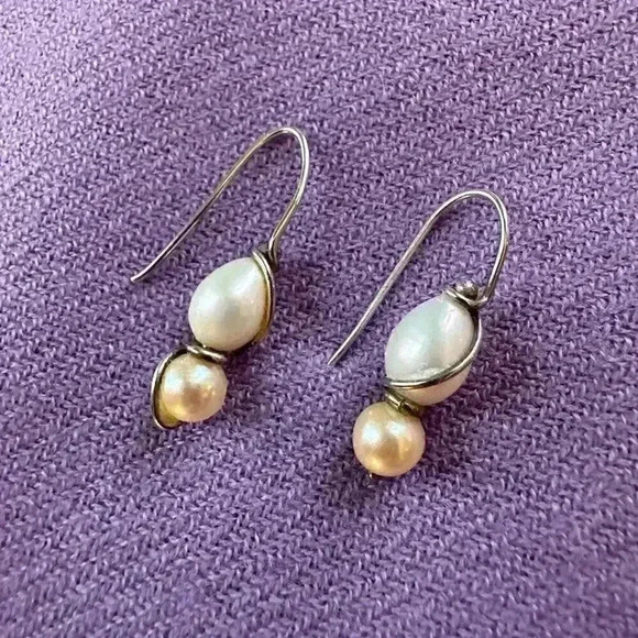 Michael Dawkins Two Cultured Pearls Earrings - Picture 2 of 3
